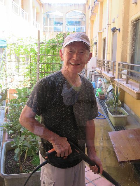 8・2020  中庭をきれいに