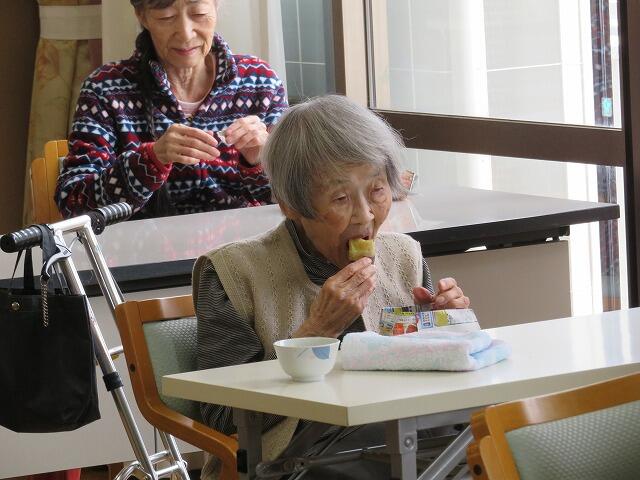 11・2021　焼き芋会(*'ω'*)アツアツ　いかが～