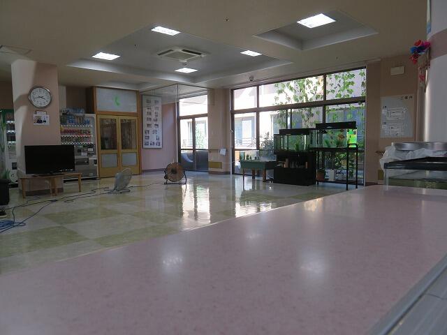 8・2023　館内床ワックス掛け(*'ω'*)ピッカピカに
