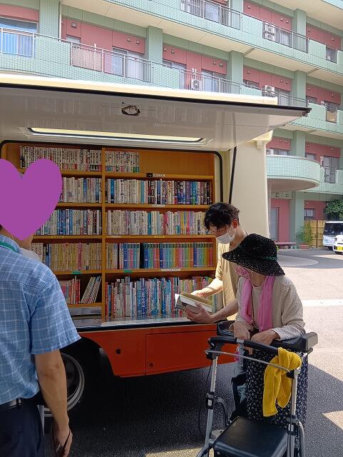 7・2025　移動図書館(*'ω'*)どんぐり号