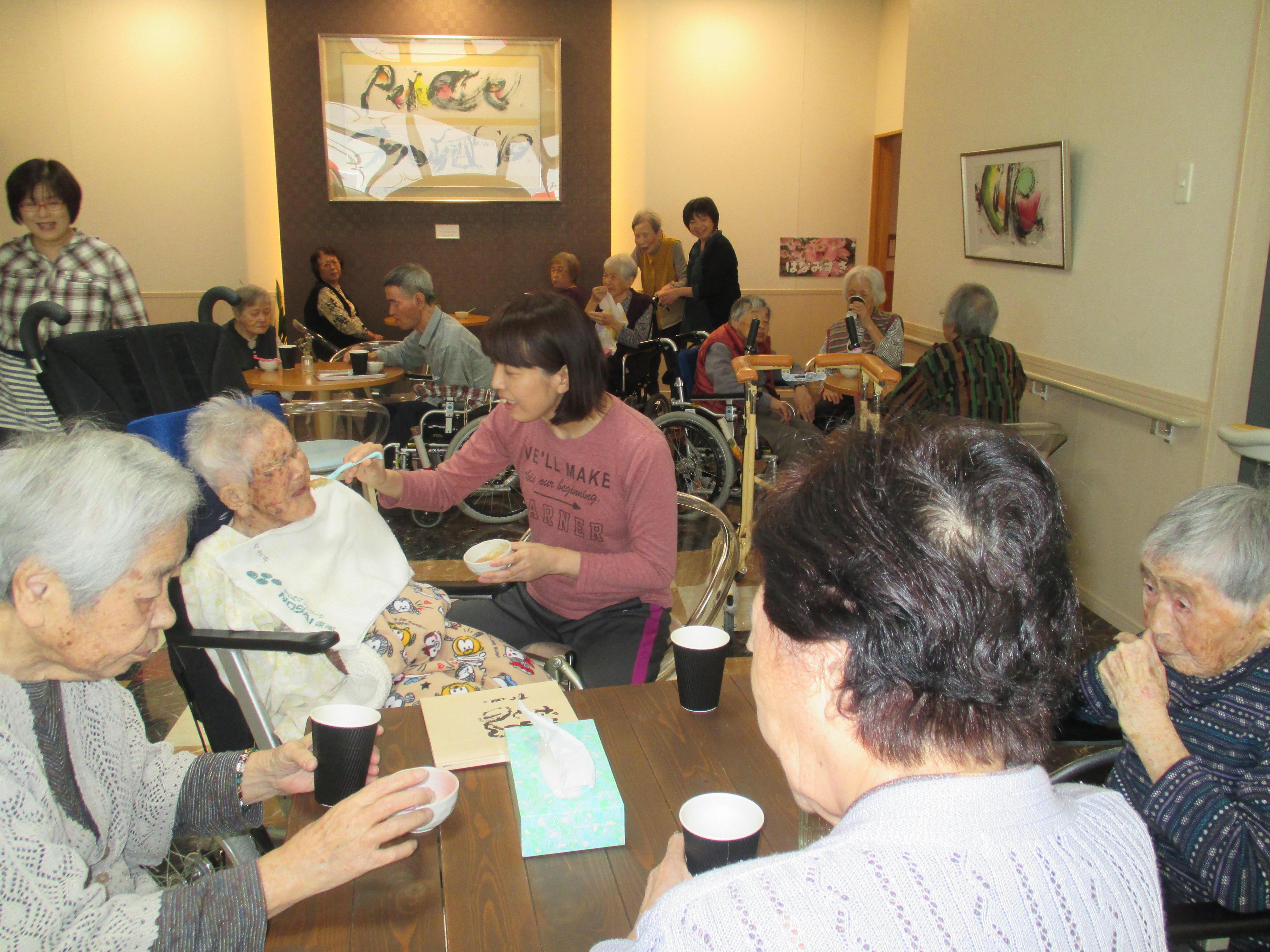 4月のレラカフェです('ω')ノ