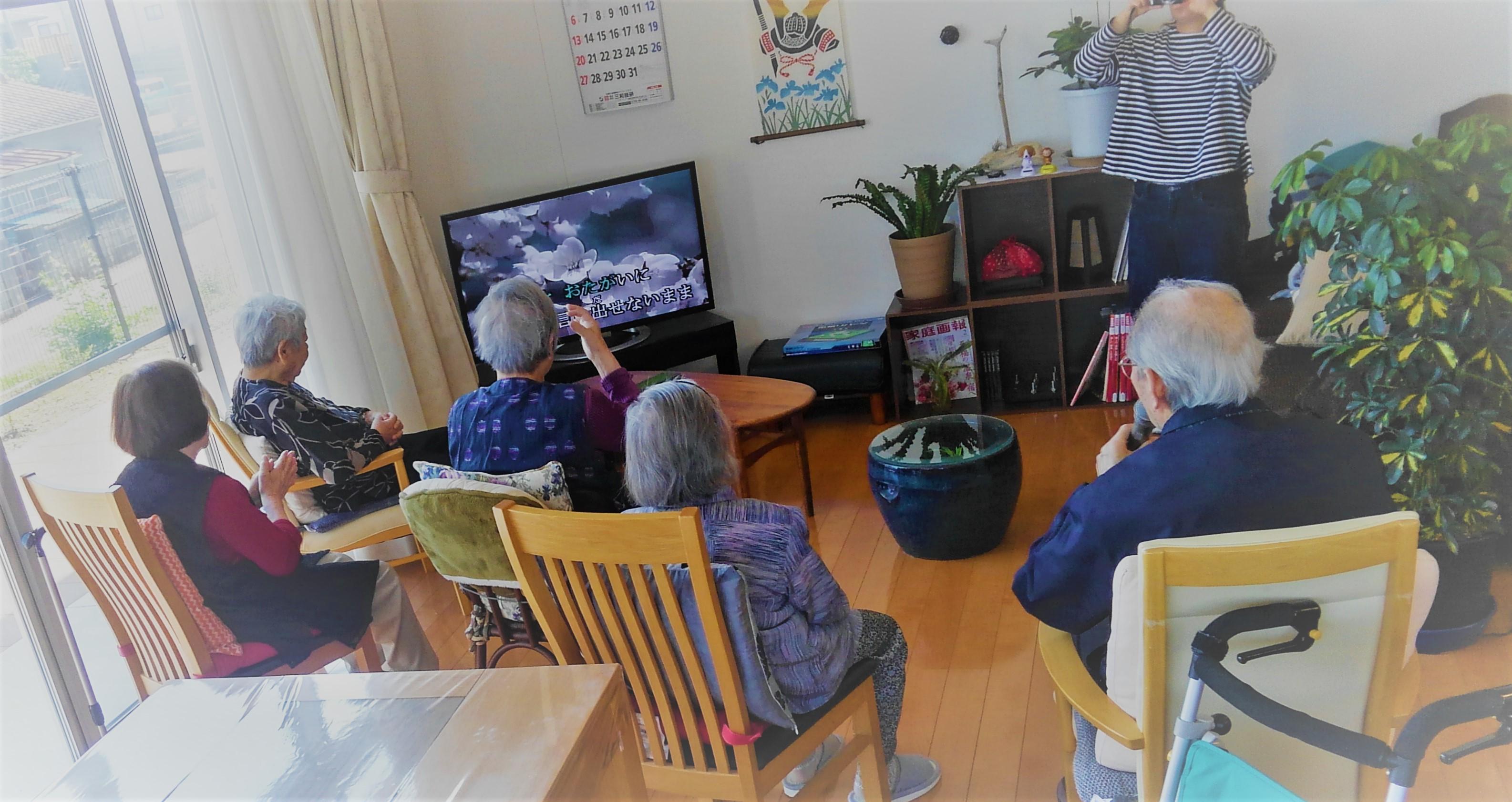 今日はリビングで...(*´з`)