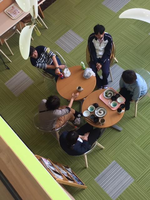 仲良きことは・・・。