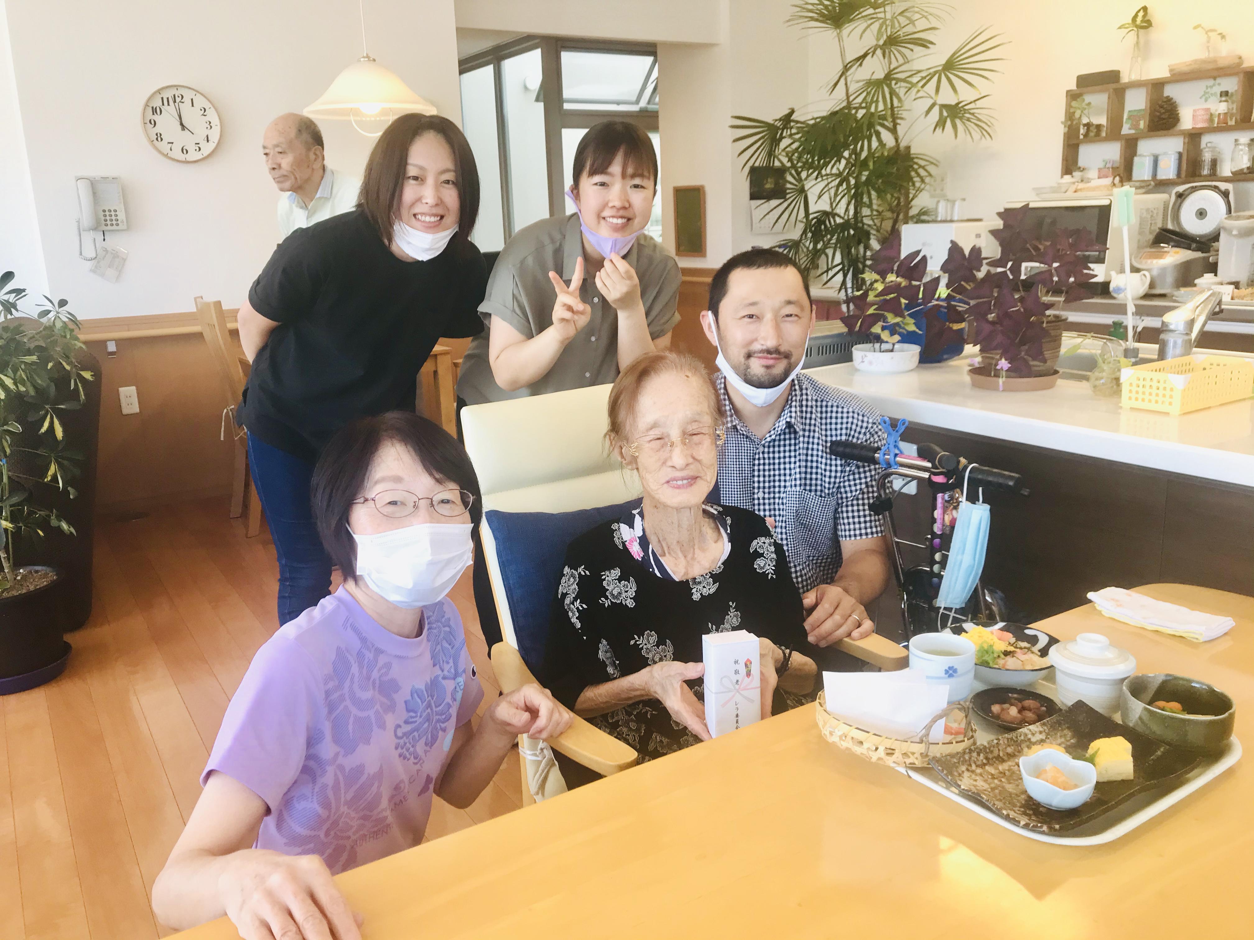 敬老のお祝いをしました(*^^)v