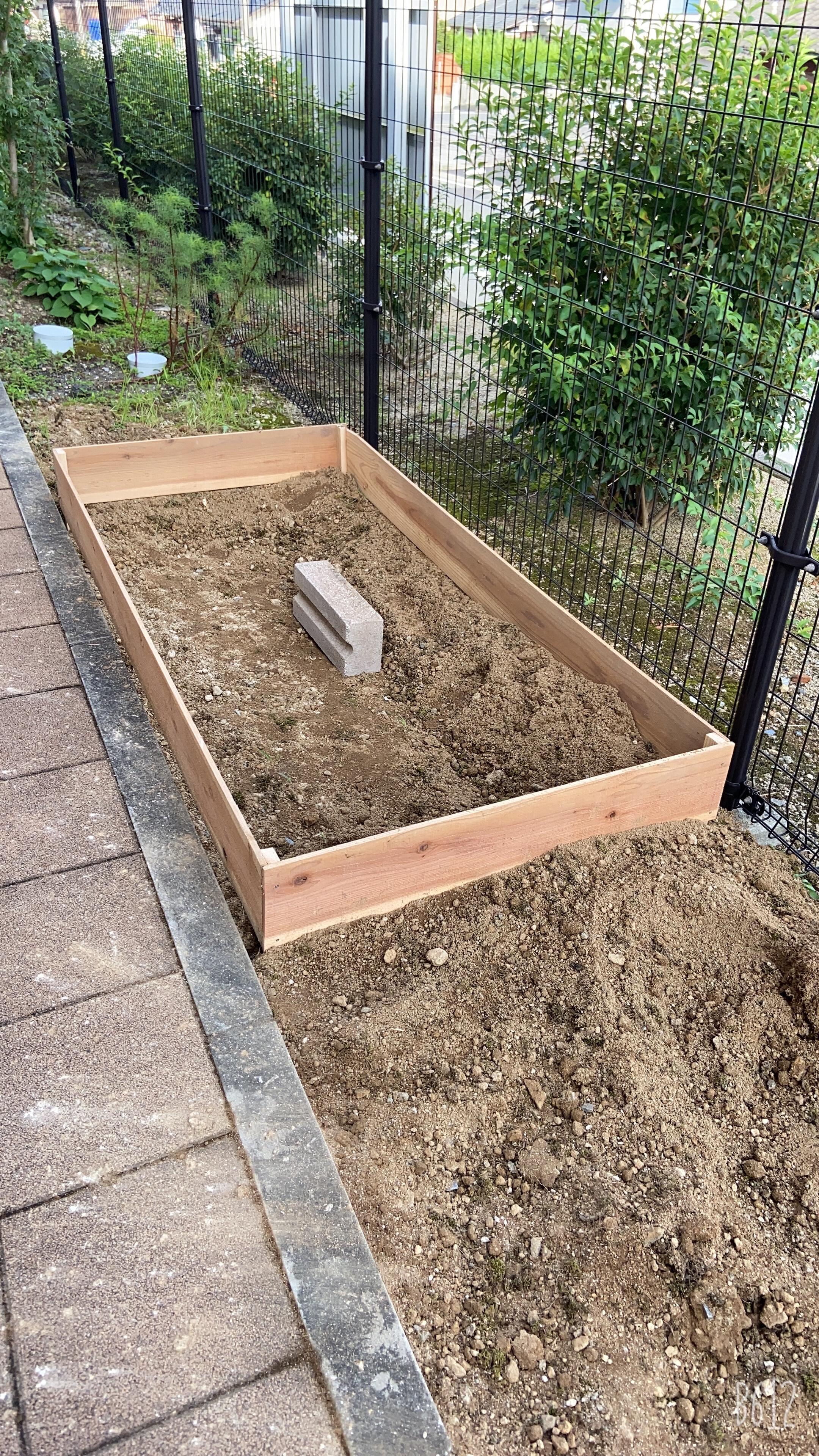 園芸部の活動を見守る部