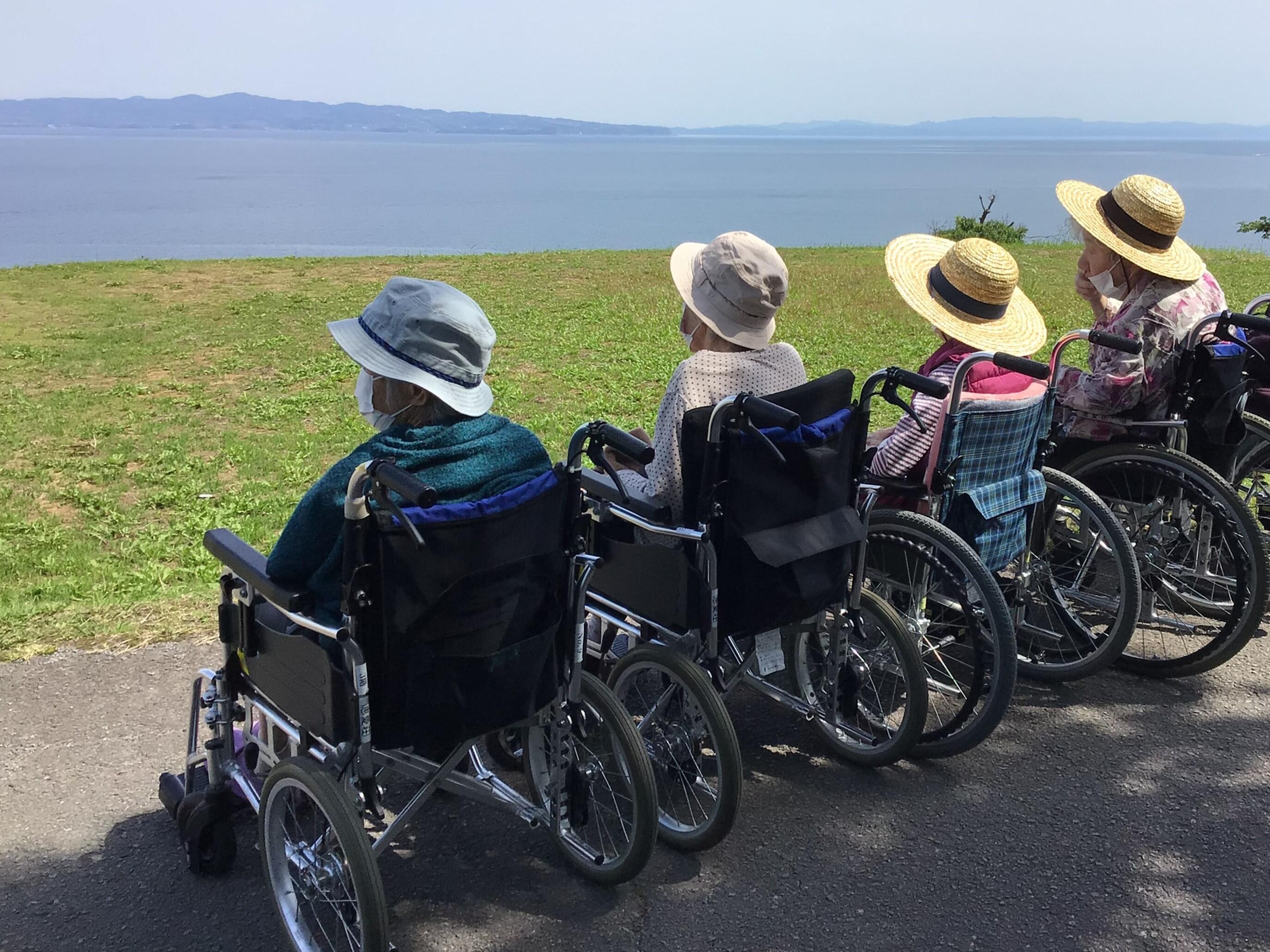 物言う背中たち