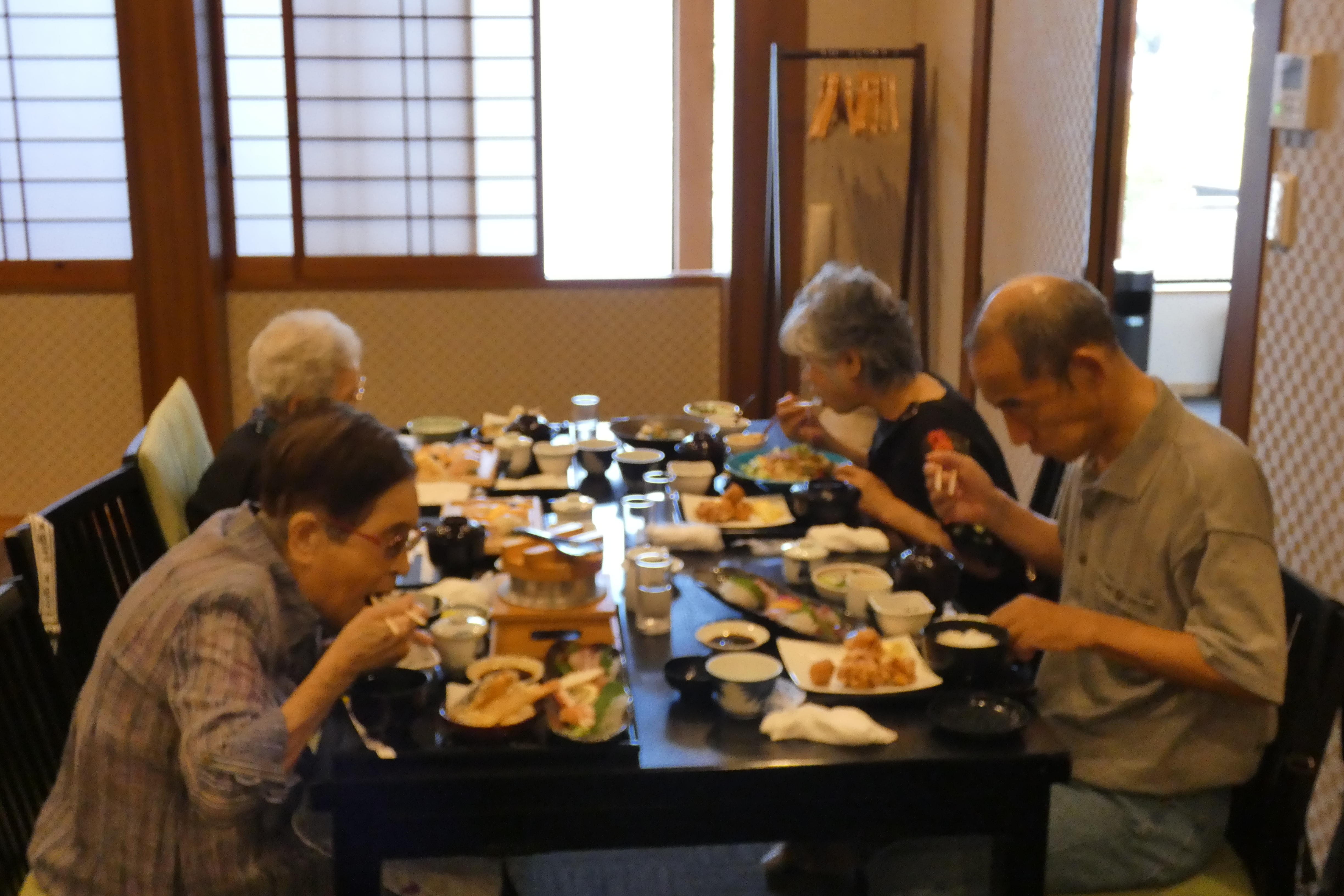 外食会（川徳）