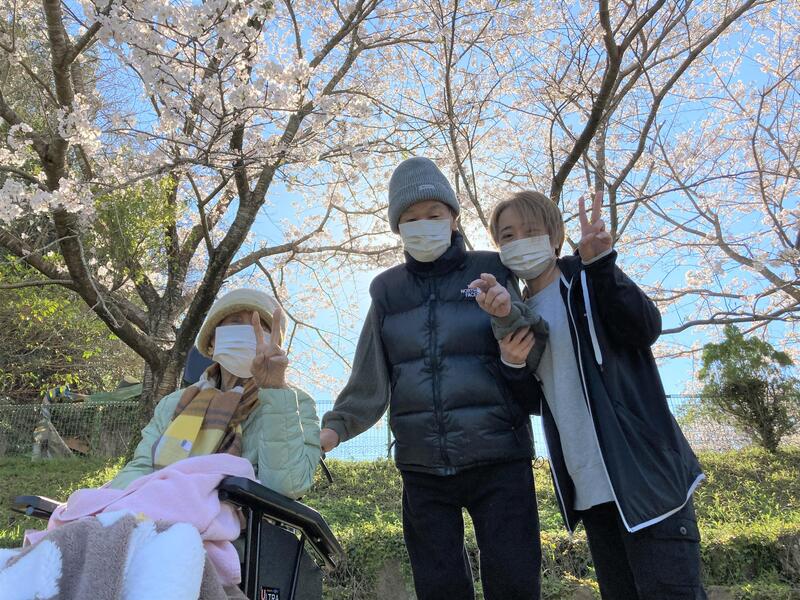 花見と職員紹介です