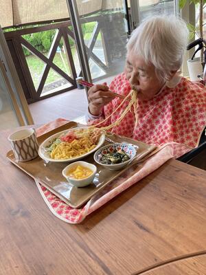 地域交流ルームにてランチ会笑